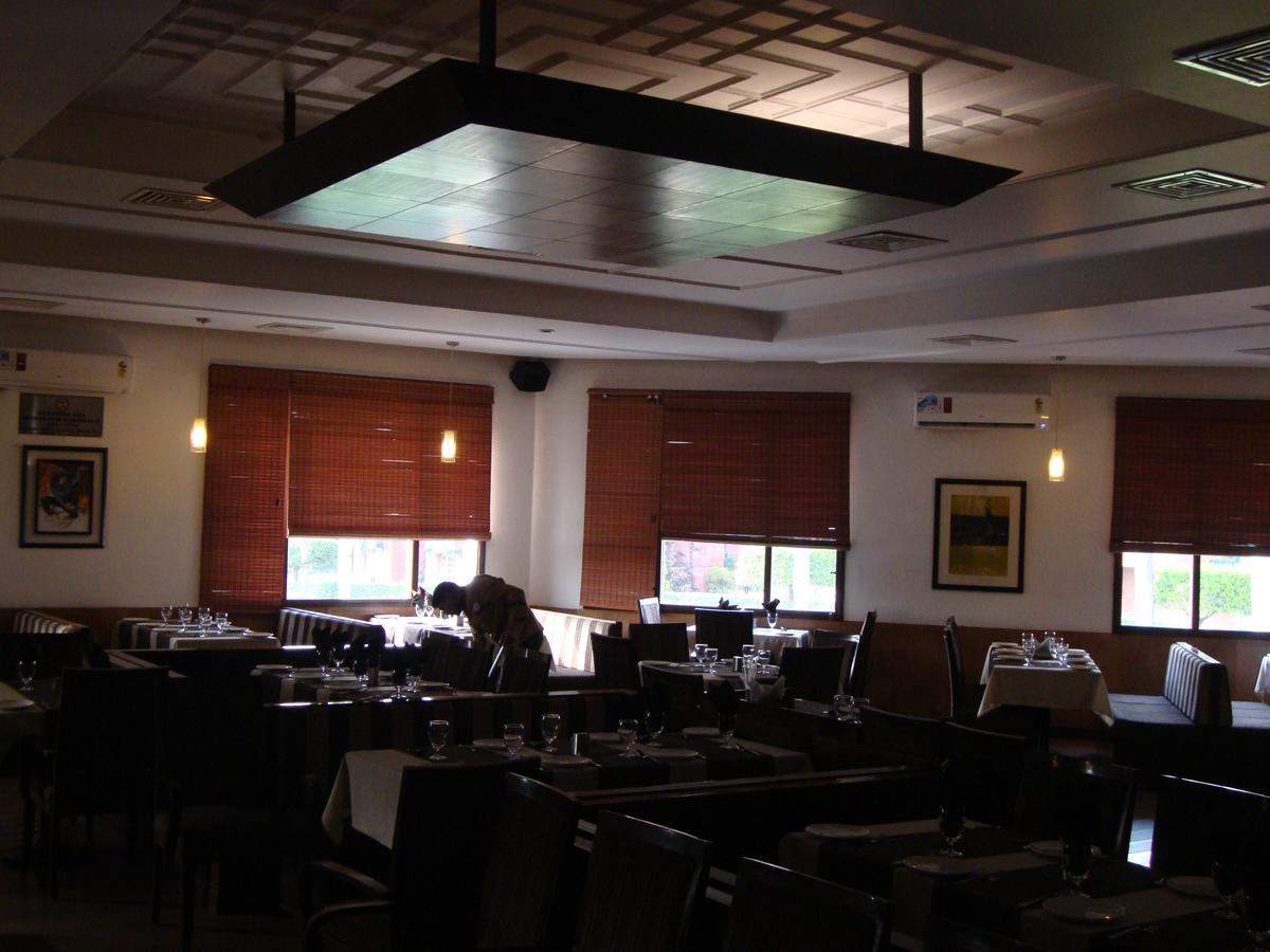Hotel North Park Panchkula Exterior photo