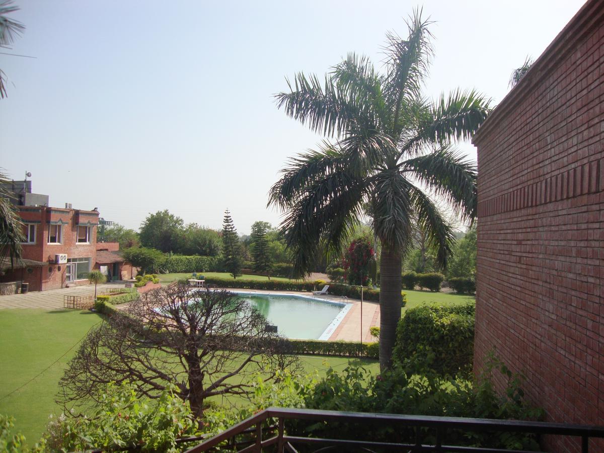 Hotel North Park Panchkula Exterior photo