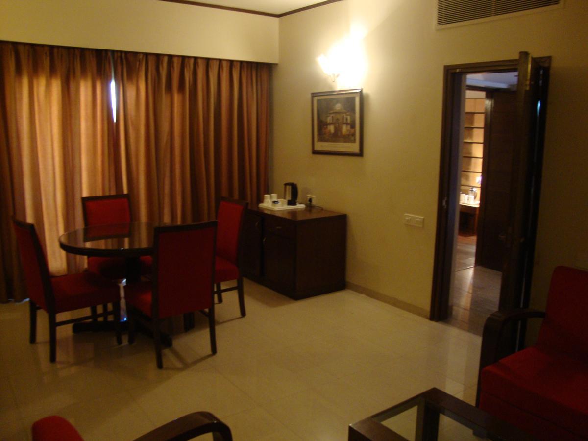 Hotel North Park Panchkula Exterior photo