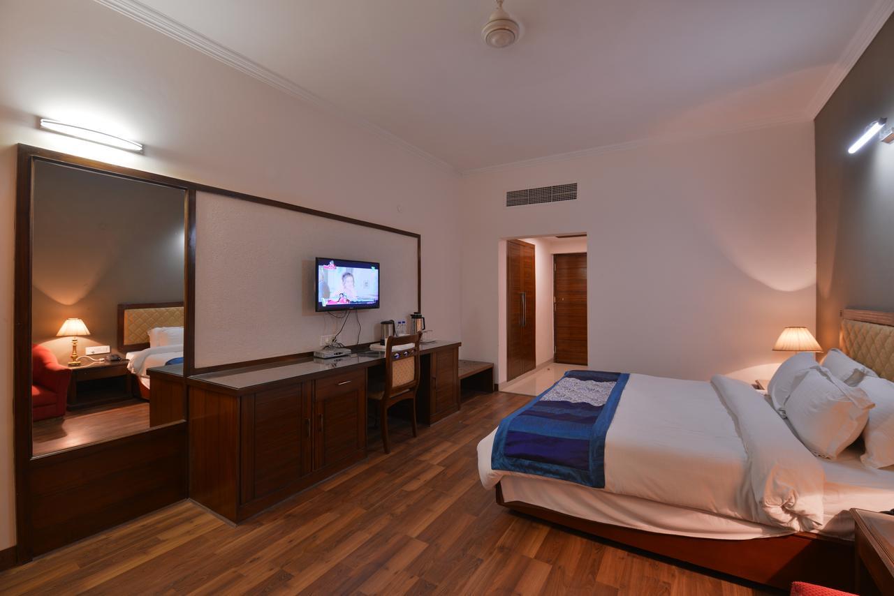 Hotel North Park Panchkula Exterior photo